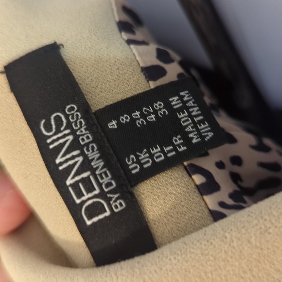 Dennis Basso luxe crepe belted blazer with button sleeve detail - Picture 5 of 10